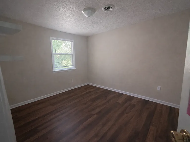 125 Laurie Dr — Photo 6