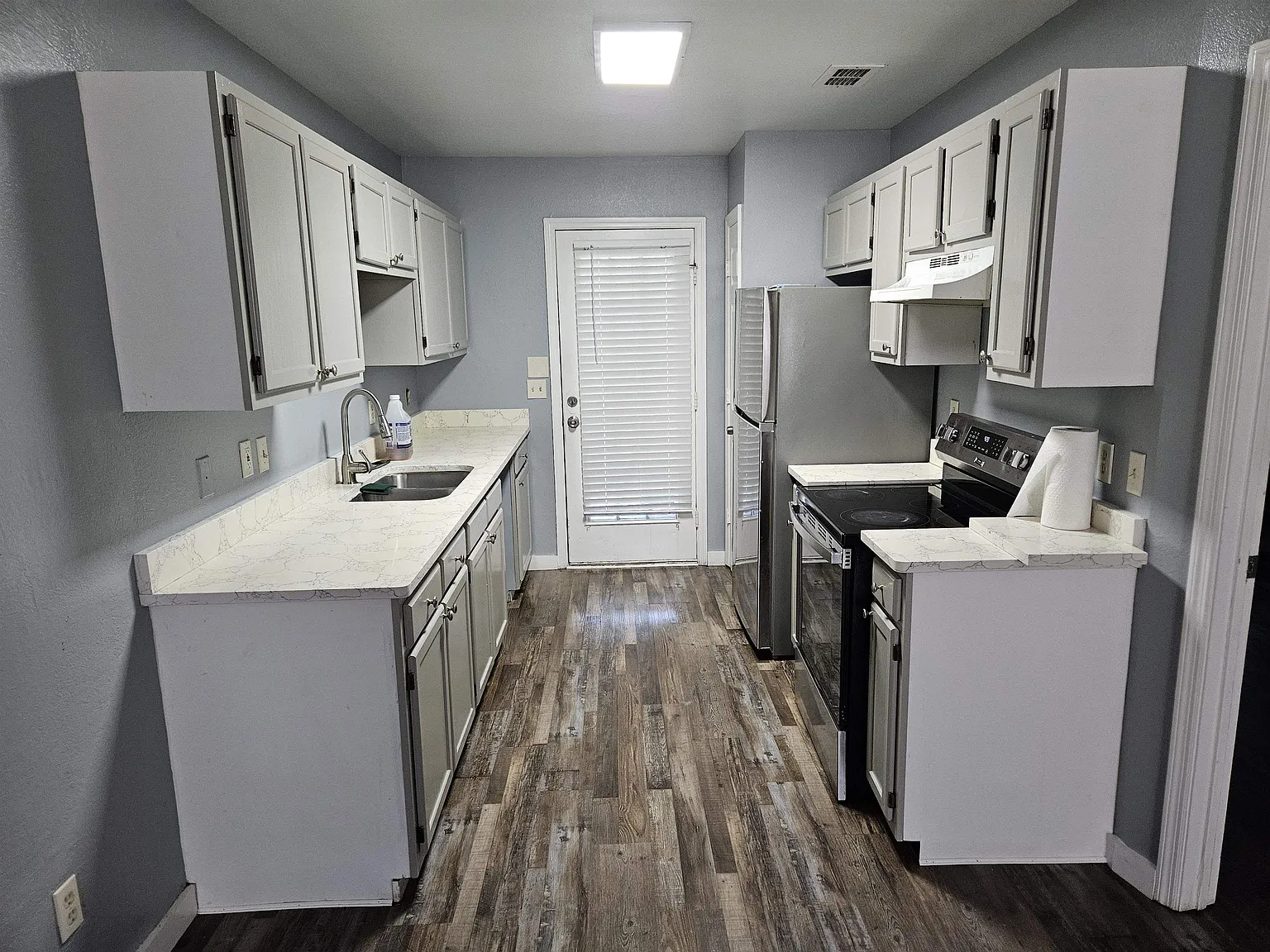 4 bed, 1280 sqft, $1,800 — Photo 2