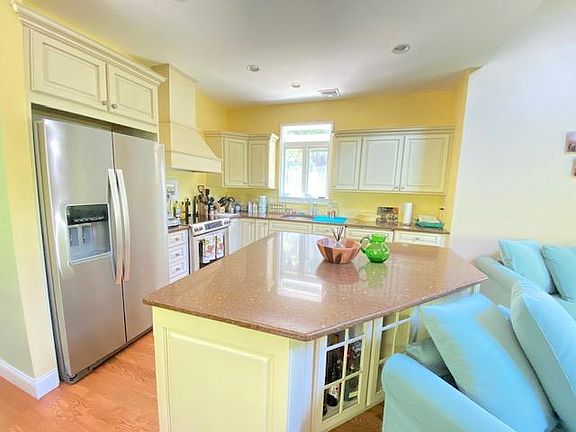 3rd image of 14 N Creek Rd #1