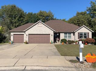 1069 Wolf Creek Ct, Staunton, IL 62088