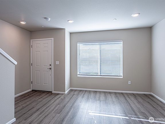 4th image of 17529 110th Avenue E #C