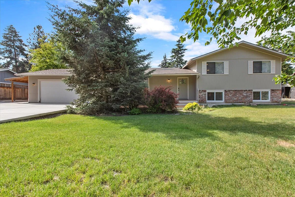 4 bed, 2436 sqft, $2,500 — Photo 2