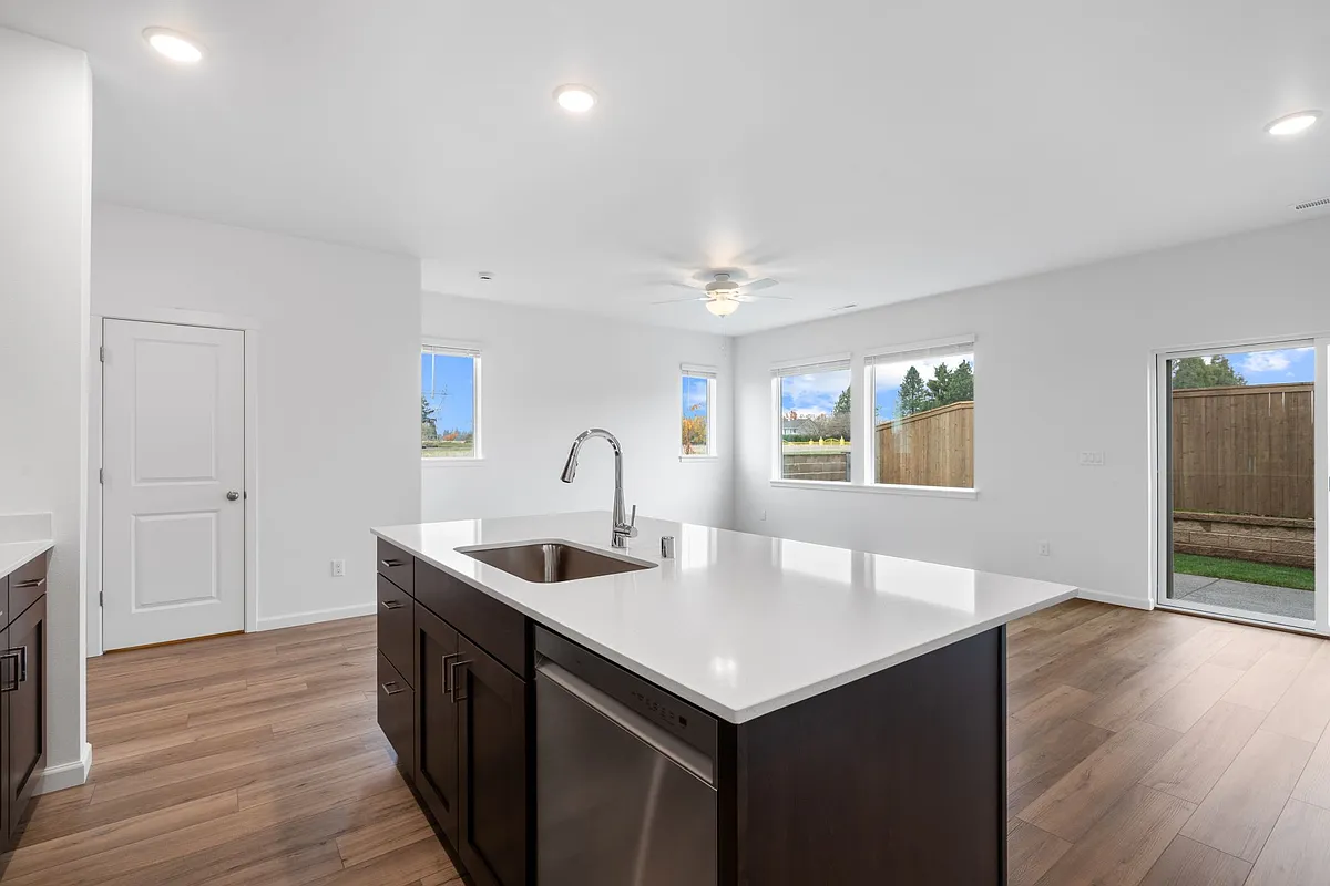 Building Photo - 1507 NE 185th Ave