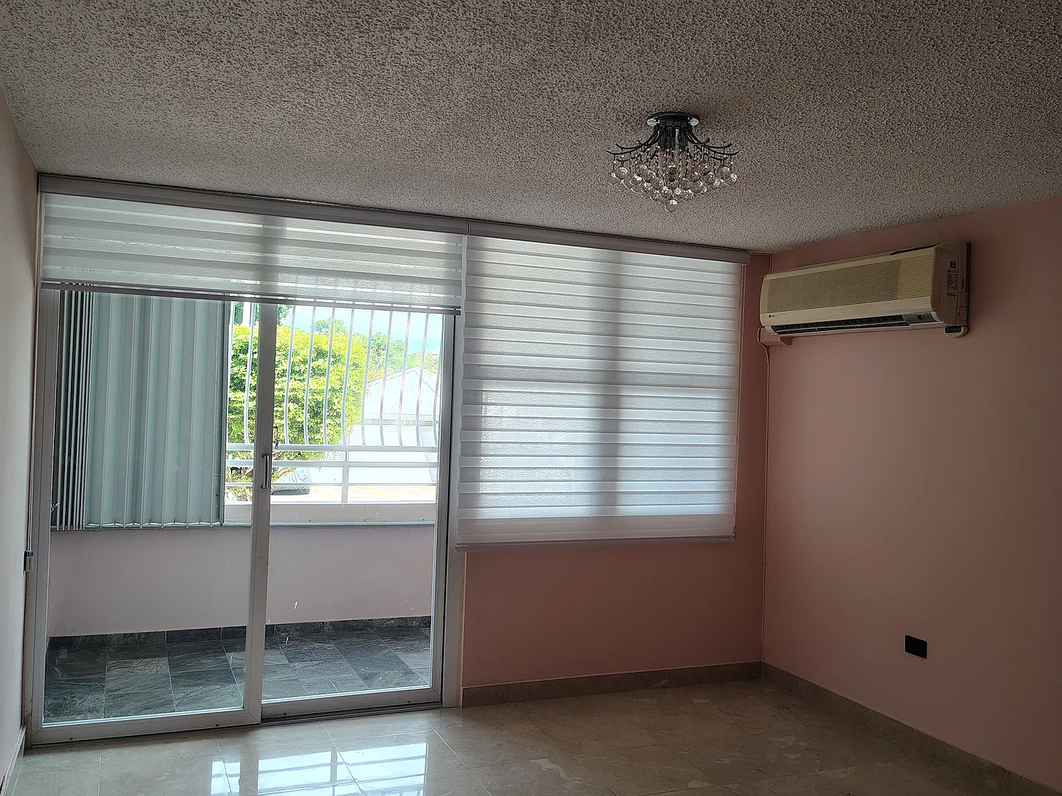 3 bed, 1125 sqft, $1,900 — Photo 4