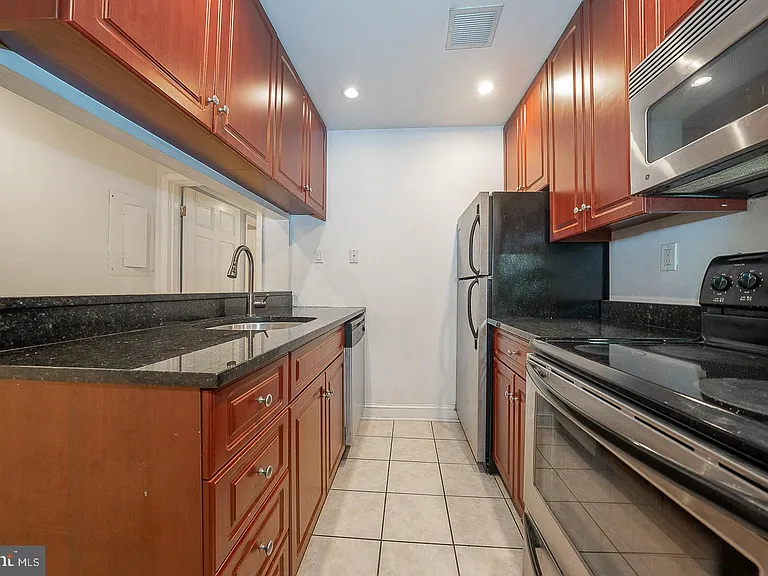 1726 Wallace St #101 — Photo 6