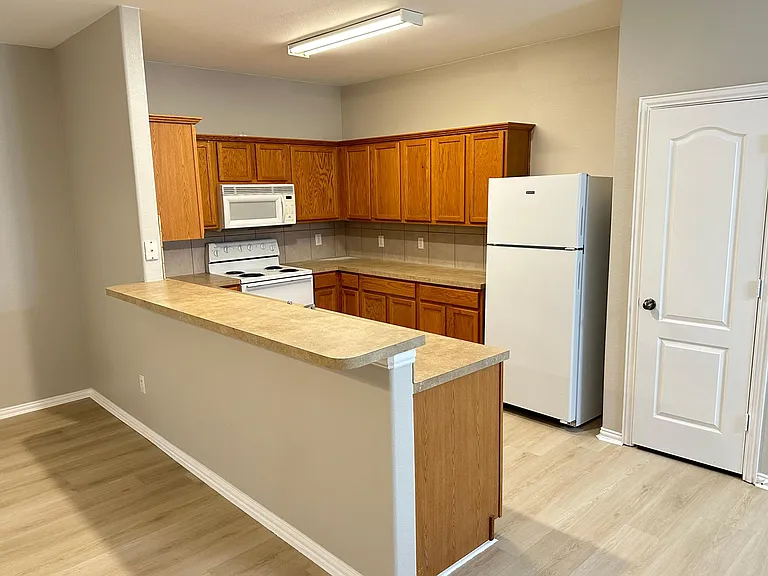 821 Hickory St — Photo 2