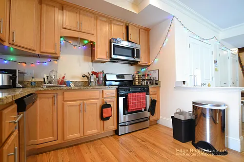 27 Lothrop St Photo 1