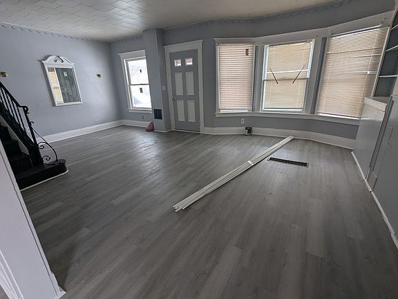 3rd image of 615 Baldwin Pl