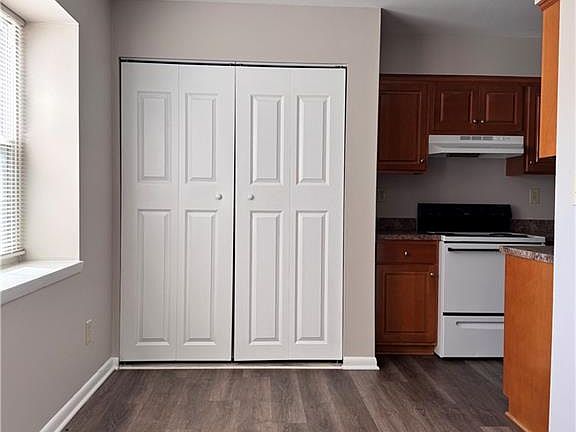 3rd image of 751 Spence Cir
