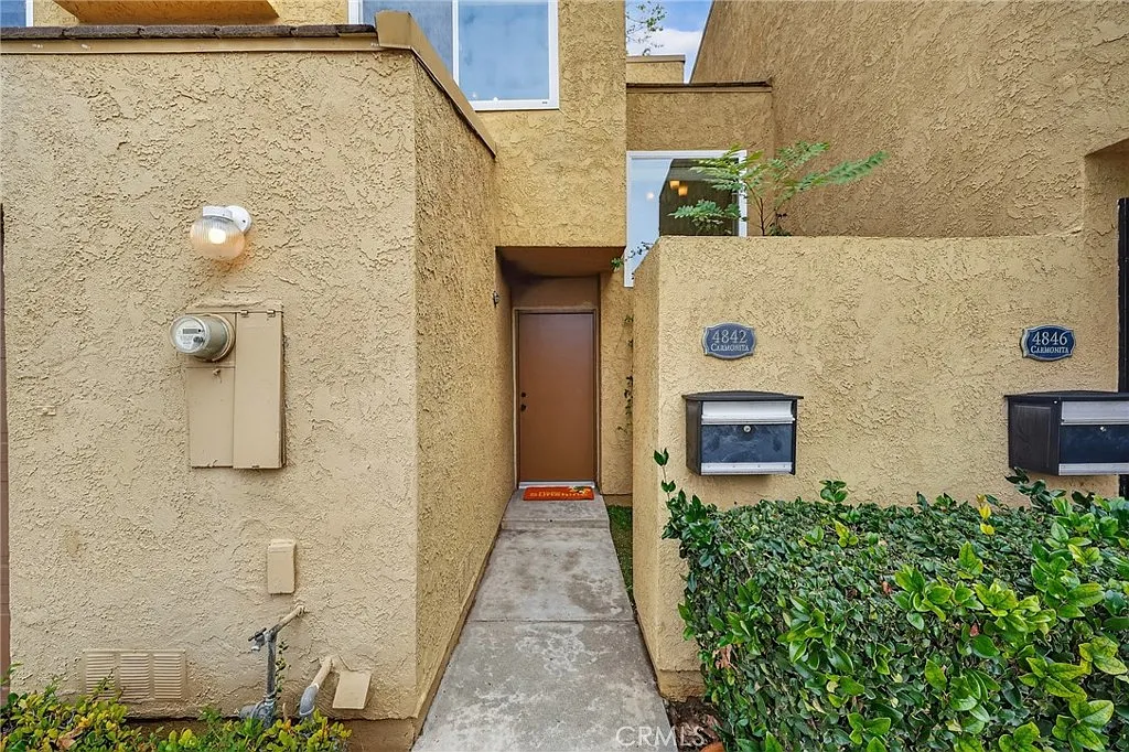 3 bed, 2.5 bath, 1375 sqft, $3,900 — Photo 3