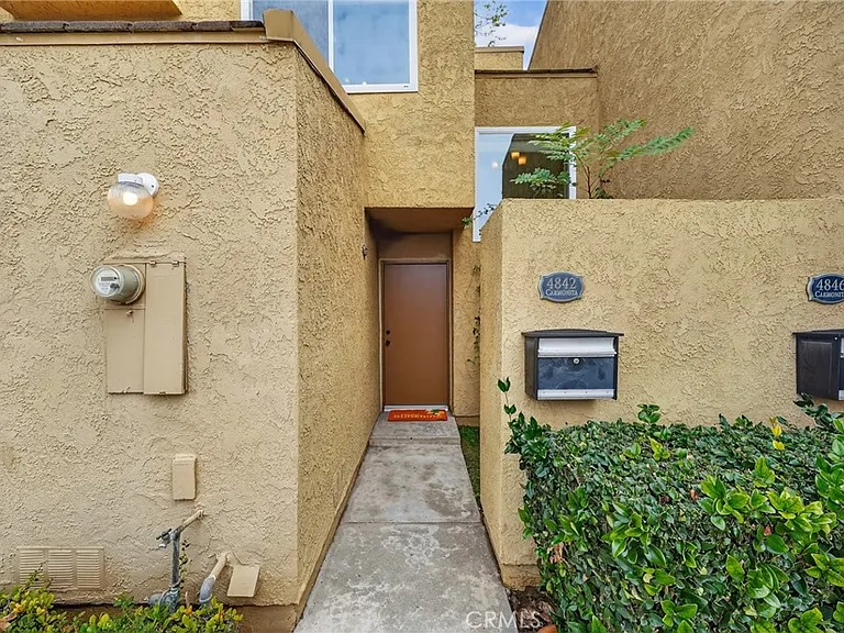 4842 Carmonita Ln — Photo 3