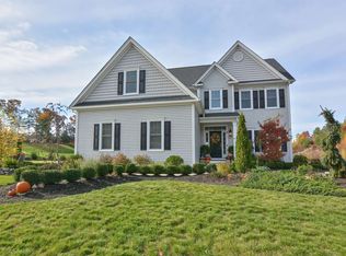 8 Oxbow Dr, Plainville, MA 02762