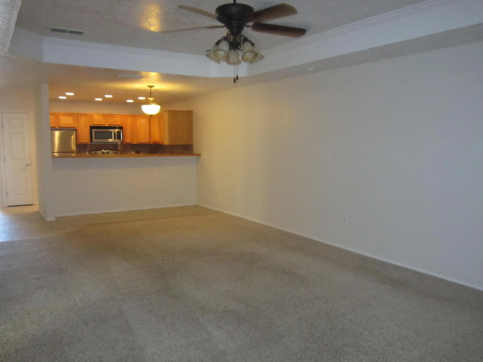 2 bed, $1,300 — Photo 2