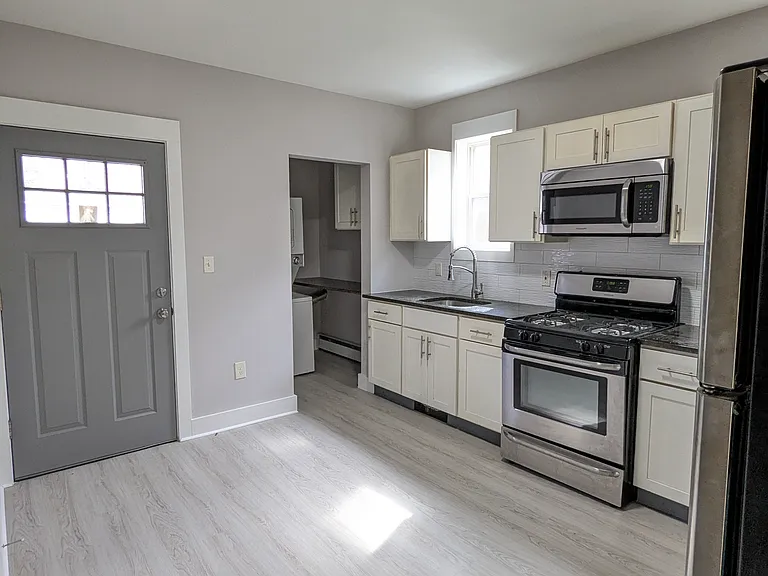 93 Robbins St #4 — Photo 3
