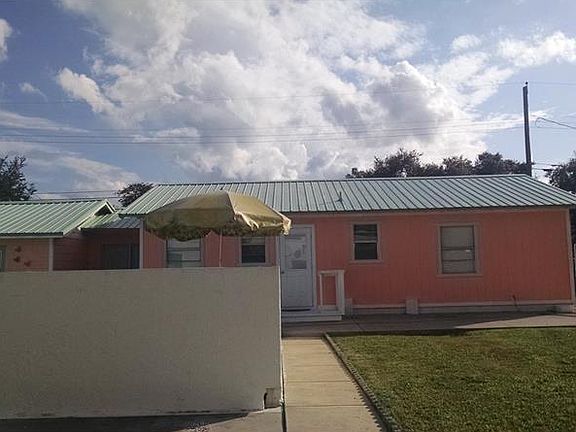 2nd image of 2336 Weber St