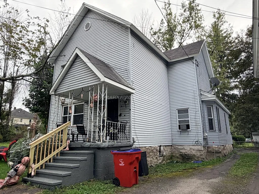 60 Canaan St — Photo 2
