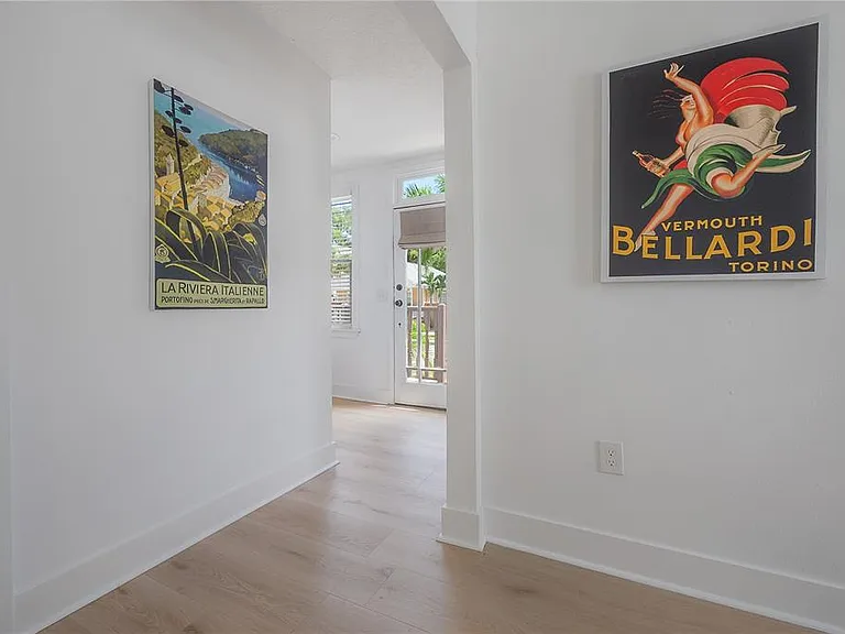 408 E Amelia Ave — Photo 4