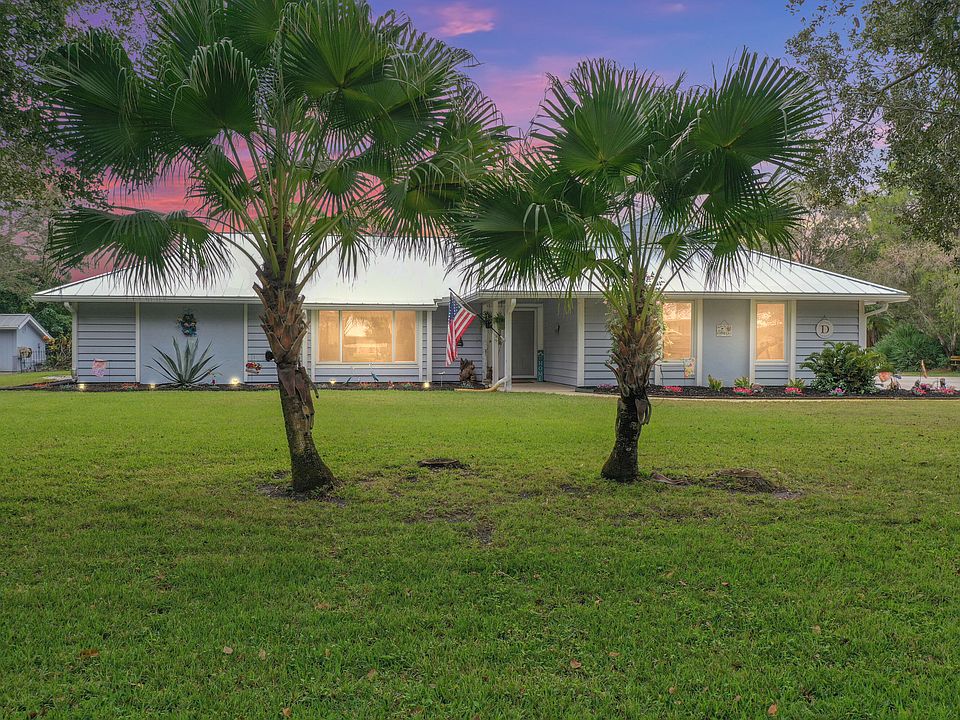 1st image of 790 NE Bayberry Court