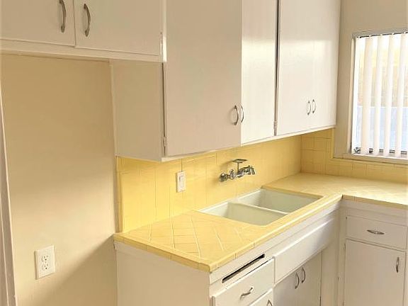 4th image of 170 S Chester Ave #7