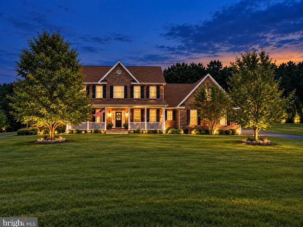 77 E Summit Dr, Littlestown, PA 17340
