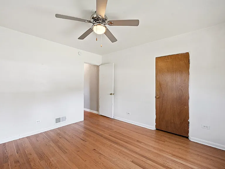 1560 Roslyn St — Photo 15