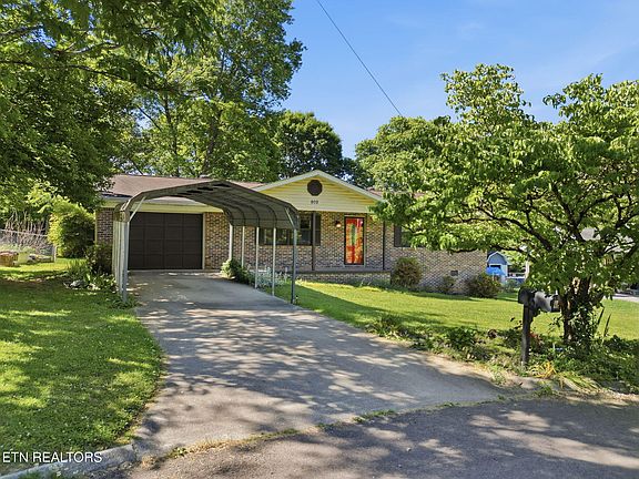 3rd image of 802 Lake Glen Ln