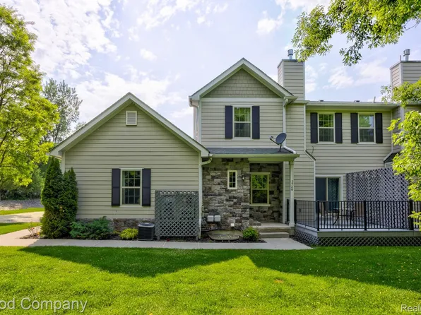 1724 Barrington Ct, Lake Orion, MI 48360