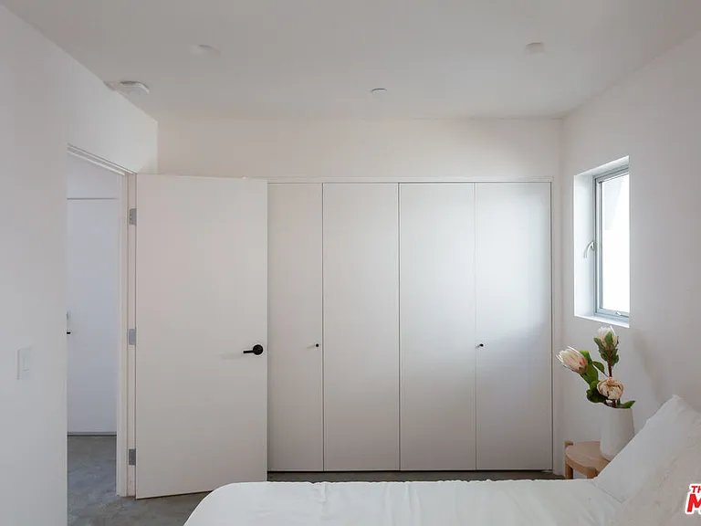 8870 Wonderland Ave — Photo 18