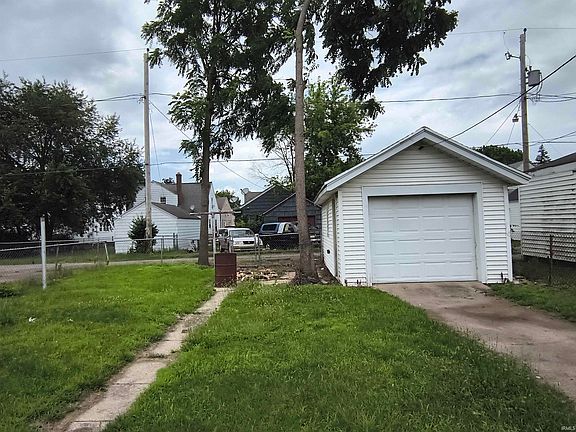 4th image of 2427 Prast Blvd