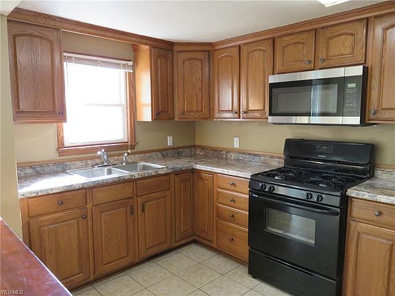 3rd image of 537 Purdue Ave