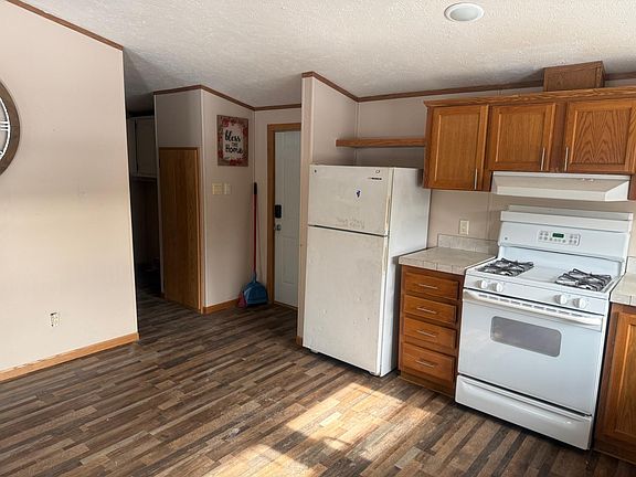 5th image of 1584 Devils Lake Dr