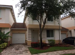 6615 Hidden Cove Dr, Davie, FL 33314