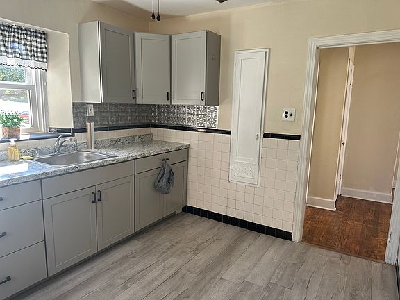 large eat in kitchen with new cabinets and new appliances.