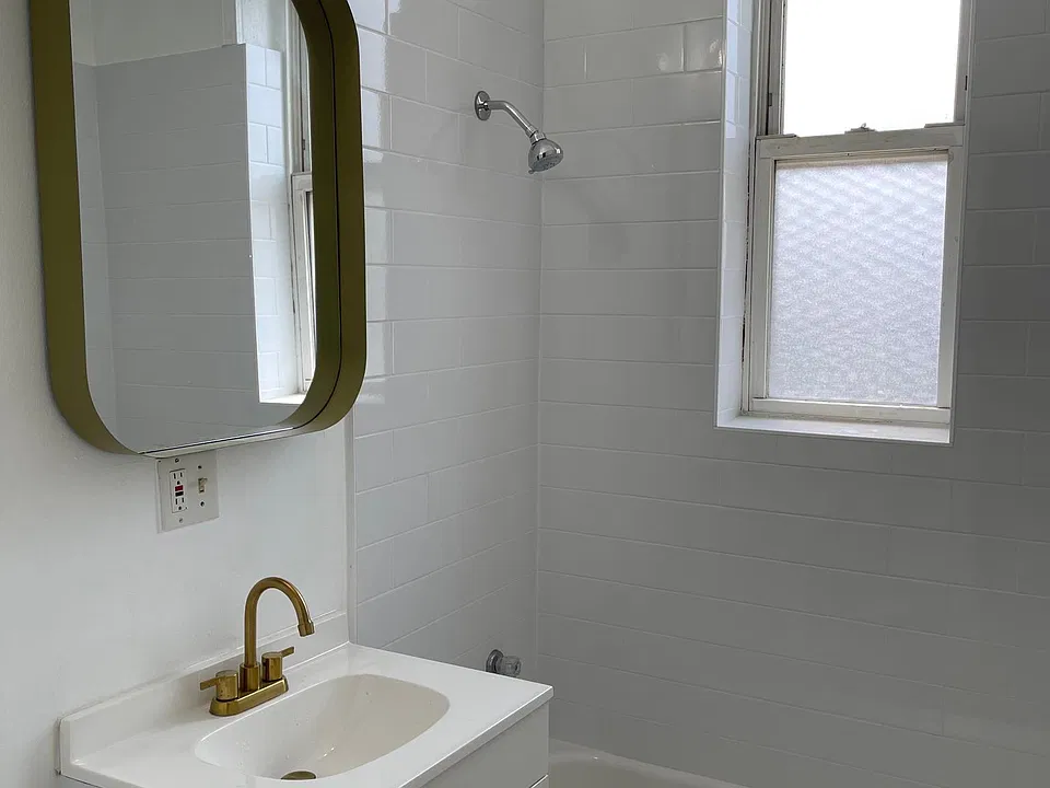 1037 N Christiana Ave #1F