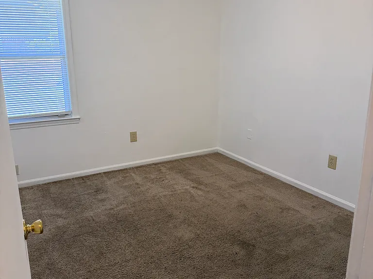 112 Ashwood Dr — Photo 7