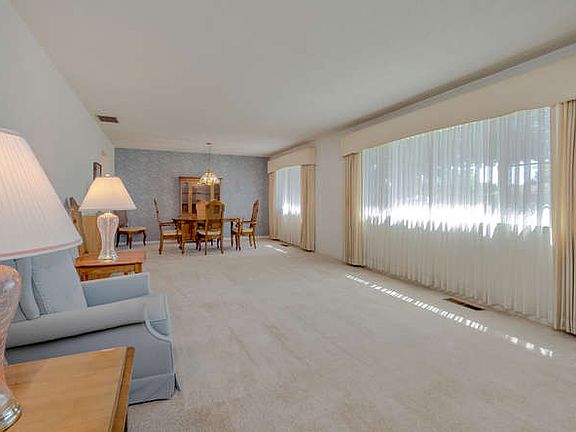 3rd image of 1801 Donner Ct