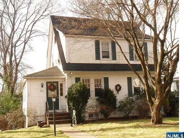 29 Westview Ter, Midland Park, NJ 07432