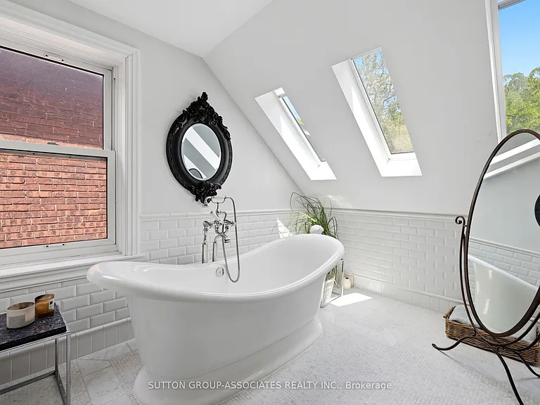 33 Albany Ave — Photo 36