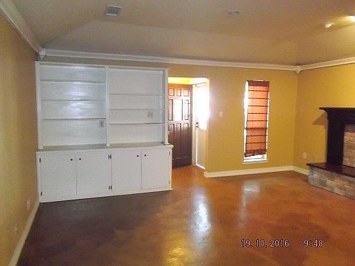 3rd image of 321 Thornridge Dr