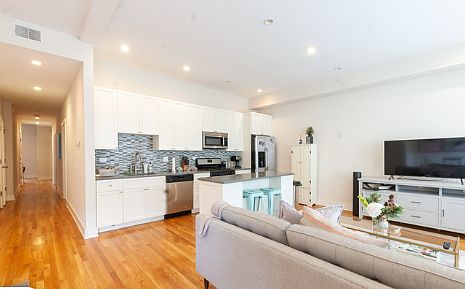 3rd image of 3507 N Wilton Ave #1S