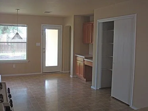 3 bed, 2.0 bath, 1250 sqft, $1,750 — Photo 3