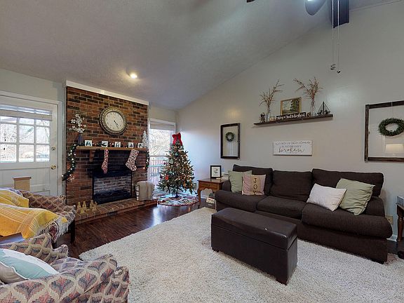 5th image of 2613 Stony Brook Dr