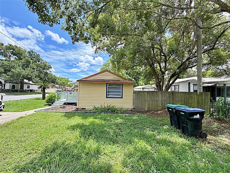 2400 Shannon Rd — Photo 1