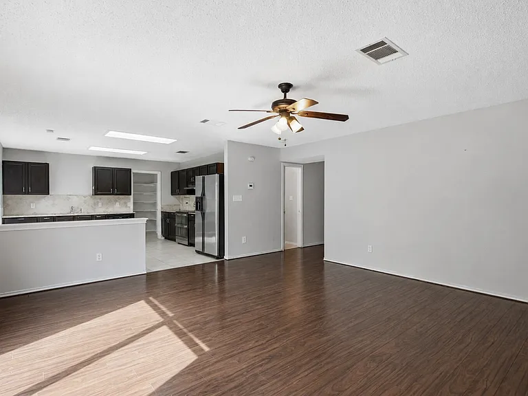 7900 Rosenberry Dr — Photo 9