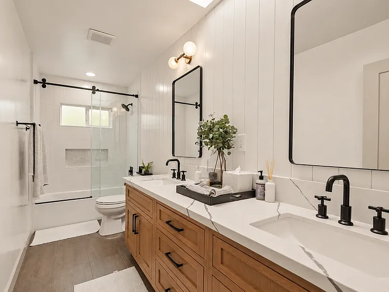 14822 Morrison St — Photo 19