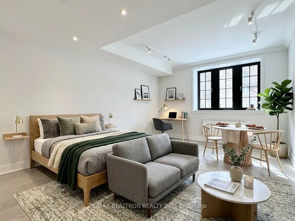 2 Clarendon Ave, Toronto, ON