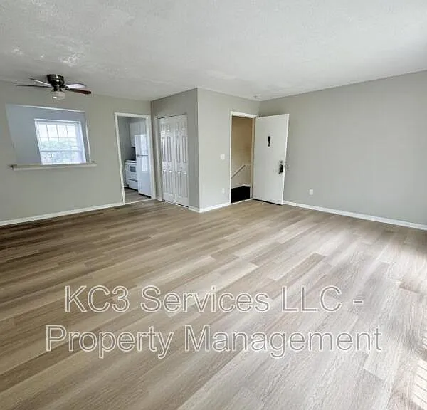 8717 Countryshire Ln — Photo 5
