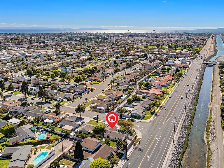 16002 Warren Ln — Photo 61