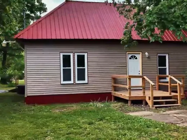 602 W Cherry St, Mc Leansboro, IL 62859