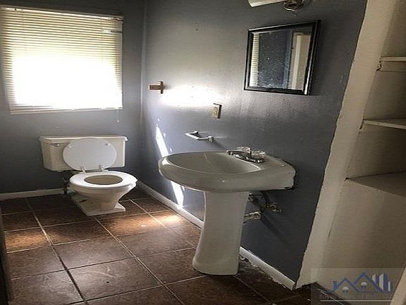 5th image of 501 Levron St